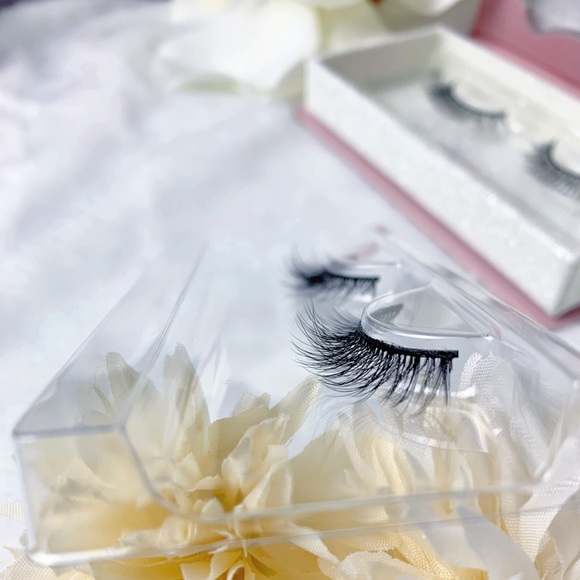 Secret lashes - Picture 2 of 3